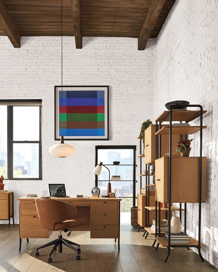 Crate & Barrel franchise store